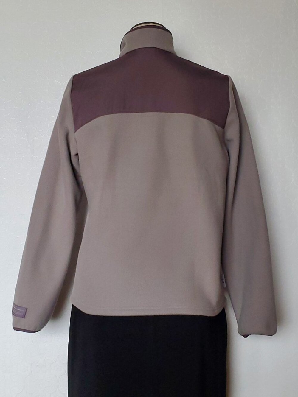 Under Armour Women's Microfleece Long Sleeve Top (NWOT) - Picture 3 of 4